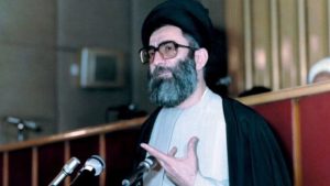 ببینید | تصاویری از جلسه انتخاب آیت الله سید علی خامنه‌ای به عنوان رهبر انقلاب اسلامی