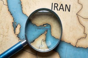 ایزدی: کشورهای حاشیه خلیج فارس به سیطره جمهوری اسلامی بر تنگه هرمز رضایت نخواهند داد / نیامدن بحرین اجماع همسایگان را برهم می‌زند