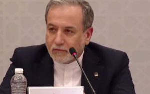 عراقچی: صراحت سرپرست وزارت نیروی دریایی آمریکا ستودنی است /پایگاه آمریکایی در بحرین را مثل همه پایگاه‌های دیگر پشتیبان تجاوز آمریکا با خاک یکسان کردیم