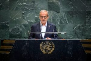 پزشکیان: هماهنگی‌ها با رهبر انقلاب درباره تفاهم‌نامه انجام شده است + فیلم