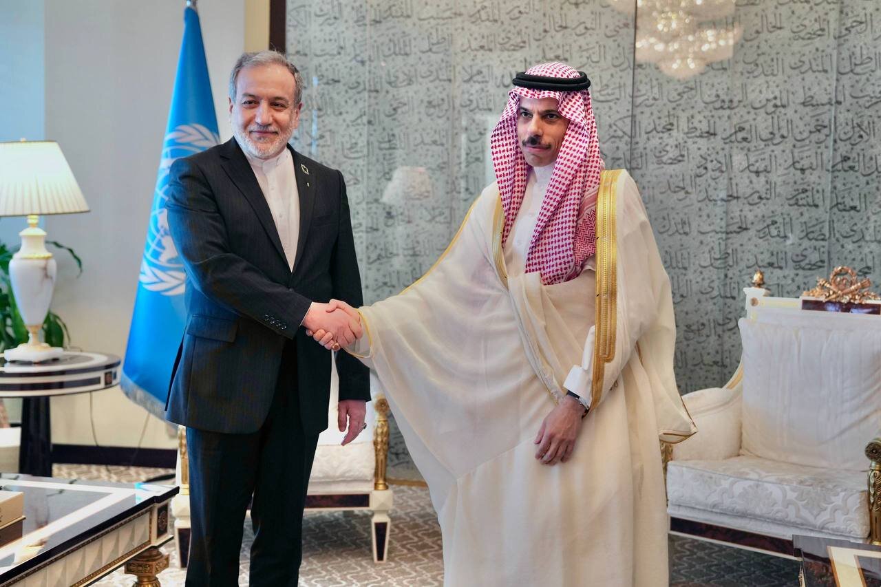 وال استریتژورنال: ترامپ پیشنهاد ایران را رد کرد؛ بمباران ایران، بعد از انتخابات/ رویترز به نقل از مقام ایرانی: امتیاز هستهای نمیدهیم
